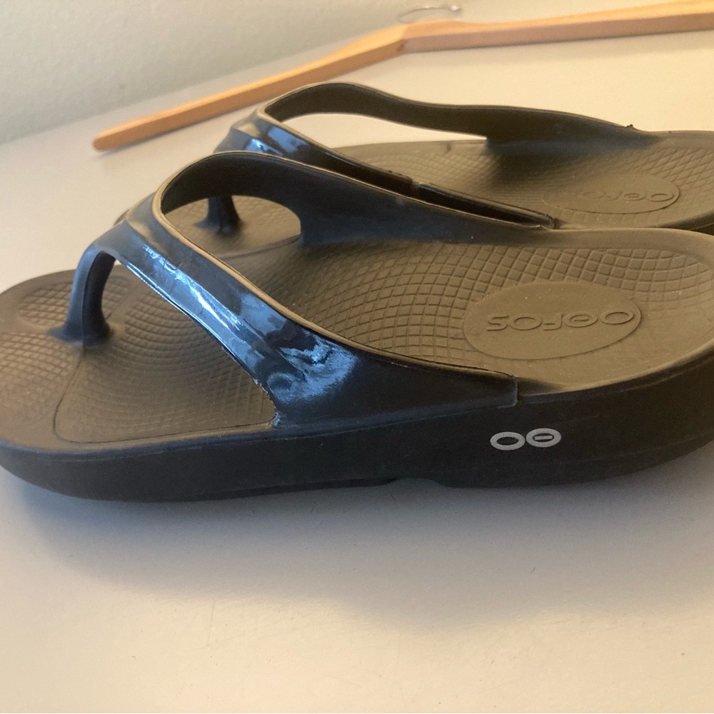 OOFOS Black Comfort Sandals - Picture 8 of 8
